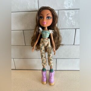 Bratz Yasmin Doll in Toys R Us Exclusive BFFL Best Friends For Life Outfit